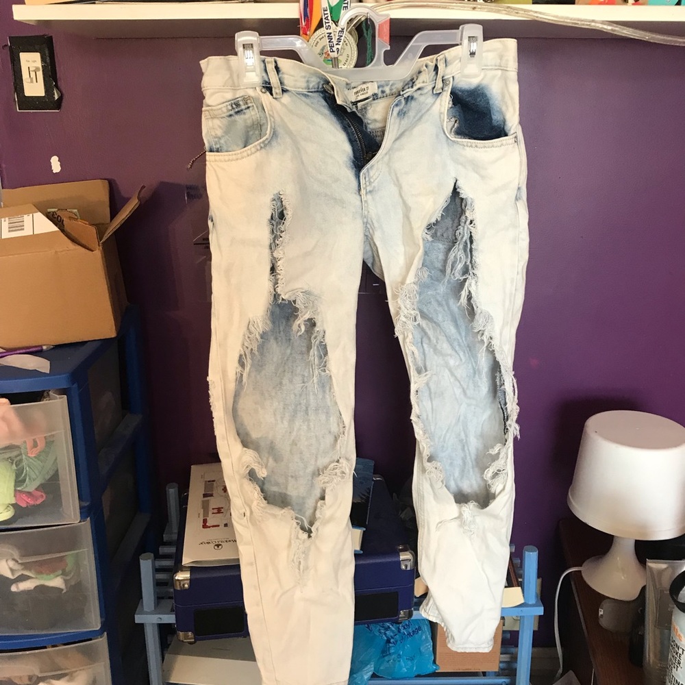 Forever 21 Ripped Lightwash Jeans, Size 26